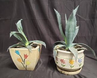 Lot # : 482 - Pair of planters with live plants
