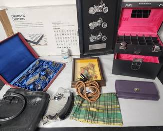 Lot # : 557d - Misc items, Harley-Davidson, Cinematic light box
