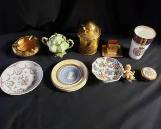 Lot # : 388 - Box of porcelain bone china pieces
