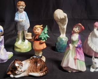 Lot # : 412 - Group Royal Doulton figurines

