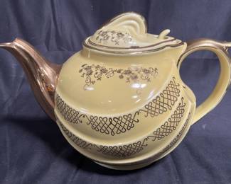 Lot # : 422 - Hall pottery teapot
