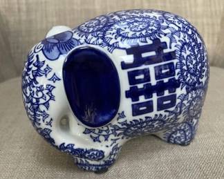 Lot # : 402v - Asian ceramic elephant statue
