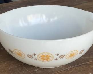 Lot # : 368v - Vintage Pyrex bowl
