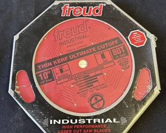 Lot # : 420z - Freud 10" LU74R010 Italian wood cutting saw blade
