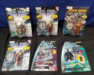 Lot # : 492 - Star Trek action figurines
