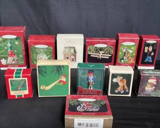 Lot # : 333 - Group of Christmas ornaments
