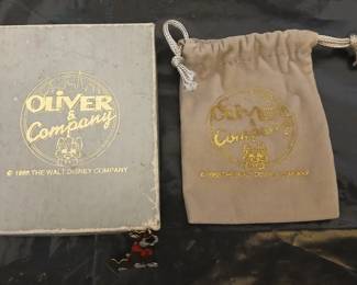 Lot # : 51j - Disney Oliver and Company Dodger pin 1988
