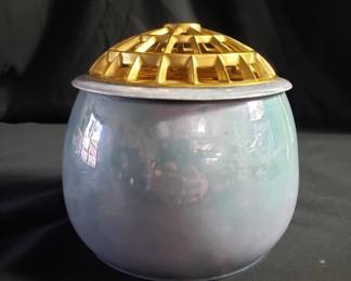 Lot # : 377 - Porcelain incense burner
