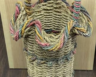 Lot # : 480v - Vintage rope basket with handle
