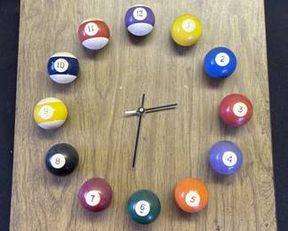 Lot # : 491z - Vintage pool ball wall clock
