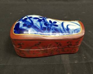 Lot # : 150 - Vintage Asian style, porcelain-top, hand painted
