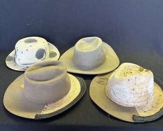 Lot # : 314z - 4 vintage wool & straw hats
