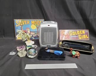 Lot # : 470 - Box of miscellaneous - paperweights, amethyst
