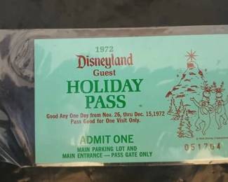 Lot # : 72j - Vintage Disneyland holiday guest pass 1972
