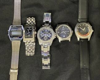 Lot # : 390v - 5 men’s watches
