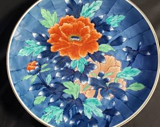 Lot # : 392 - Signed Asian charger
