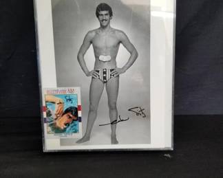 Lot # : 56 - Signed vintage Mark Spitz hall of fame picture
