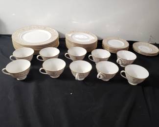 Lot # : 345 - Royal Doulton dinnerware set
