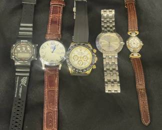 Lot # : 362u - Used watches lot
