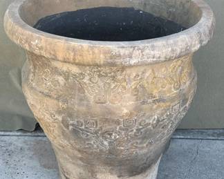 Lot # : 402z - Large vintage terracotta planter
