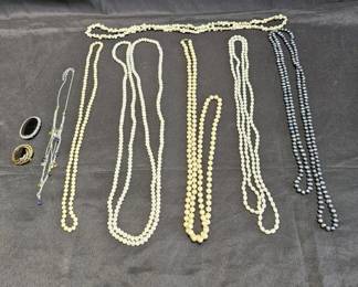 Lot # : 550k - Large group of long ladies designer style pearl
