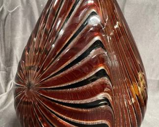 Lot # : 420 - Hand blown signed art glass vase

