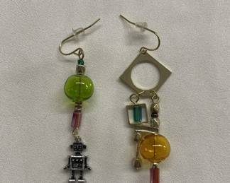 Lot # : 412v - Robot abstract earrings
