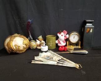 Lot # : 457 - Box of miscellaneous items
