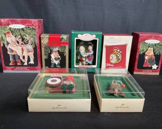Lot # : 331 - Group of Christmas ornaments

