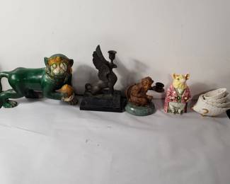 Lot # : 350 - Group of miscellaneous items - ceramic monkey
