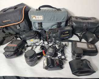 Lot # : 541 - Vintage cameras, Sony Cybershot, Canon E77
