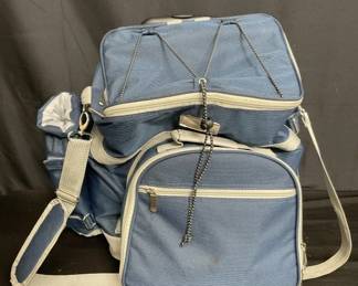 Lot # : 355 - Traveling cooler case
