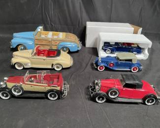 Lot # : 373 - Group of scale model cars
