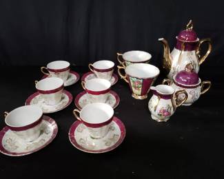 Lot # : 566 - 17 pcs teapot, saucers and tea cups made in j
