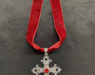 Lot # : 358v - Gothic cross choker
