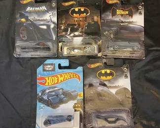 Lot # : 74j - Batman Hot Wheels - 5 assorted Batmobiles
