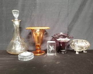 Lot # : 301 - Box of glass decanter and vases
