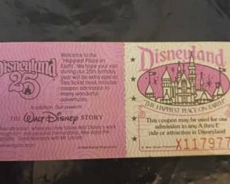 Lot # : 71j - Disneyland complete 25th Anniversary ticket book
