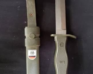 Lot # : 133 - Vintage Solingen Germany army knife

