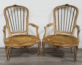Lot # : 86 - Pair of vintage French provincial chairs
