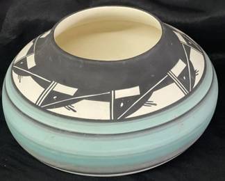 Lot # : 207v - Vintage signed Navajo vase
