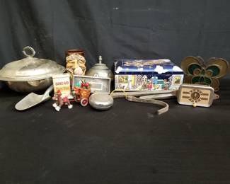 Lot # : 381 - Box of miscellaneous items
