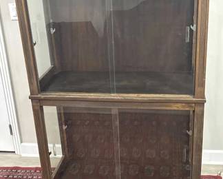 Lot # : 355z - Vintage MCM lighted wood showcase
