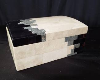 Lot # : 565 - Marble and wood jewelry box
