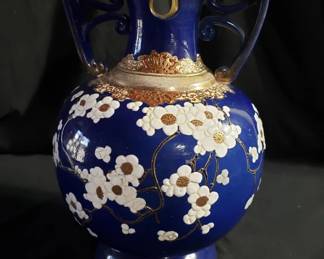 Lot # : 398 - Ceramic floral vase
