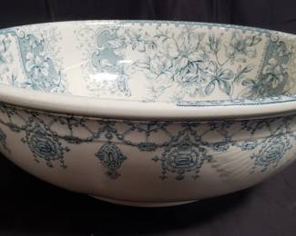 Lot # : 97 - Vintage porcelain bowl by Dart
