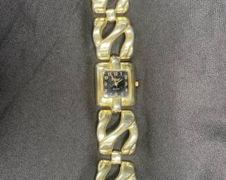 Lot # : 446v - Vintage Chiral link gold-tone watch

