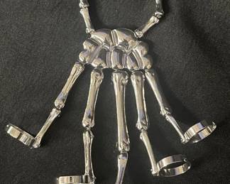 Lot # : 392v - Stainless skeleton ring bracelet
