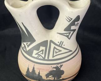 Lot # : 208v - Vintage signed Navajo vase
