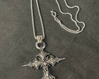 Lot # : 394v - Stainless steel necklace with gothic cross
